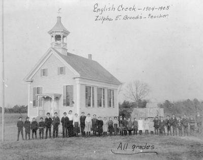 English Creek School c.1904 - click on photo for larger version